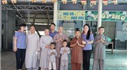 Phòng 1 VKSND tỉnh Bà Rịa – Vũng Tàu và Nhà hảo tâm thăm và tặng quà các trẻ em đang được nuôi dưỡng tại Ni viện Kim Hải