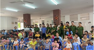 Thăm và tặng quà cho trẻ em mồ côi, khuyết tật tại trung tâm bảo trợ trẻ em tỉnh Bà Rịa - Vũng Tàu và trường nuôi dạy trẻ khuyết tật tỉnh