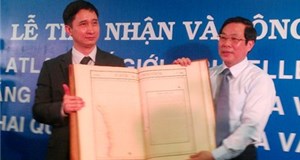                          Tiếp nhận bộ Atlas khẳng định chủ quyền của Việt Nam đối với quần đảo Hoàng Sa, Trường Sa