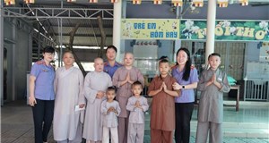 Phòng 1 VKSND tỉnh Bà Rịa – Vũng Tàu và Nhà hảo tâm thăm và tặng quà các trẻ em đang được nuôi dưỡng tại Ni viện Kim Hải