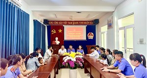 VKSND huyện Xuyên Mộc cùng Công ty Cao Nguyễn trao tặng quà tết cho các cháu nhận đỡ đầu có hoàn cảnh khó khăn 