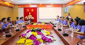 Gặp mặt, chia tay cán bộ nghỉ hưu theo chế độ